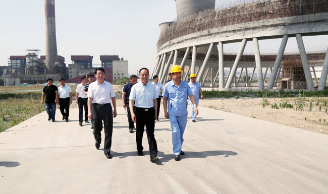洛陽(yáng)市政協(xié)黨組副書(shū)記、副主席張世敏到萬(wàn)基?2×60萬(wàn)千瓦機組工地調研