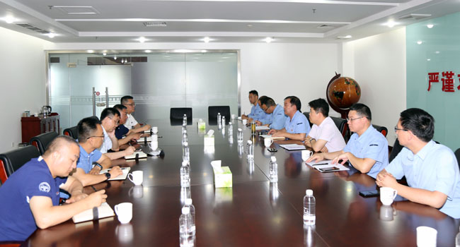 鄭州海關(guān)企管稽查處處長(cháng)賀方、洛陽(yáng)海關(guān)關(guān)長(cháng)郭學(xué)良等到萬(wàn)基控股集團調研