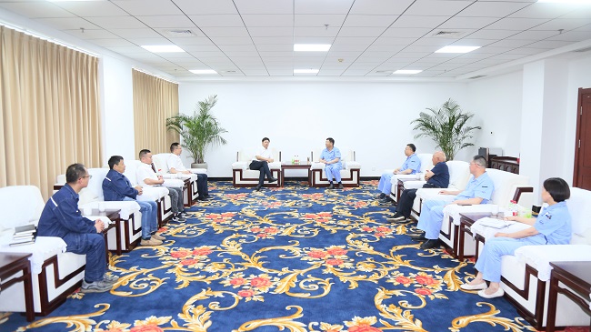 中電建河南工程有限公司黨委書(shū)記、董事長(cháng)劉長(cháng)龍一行到萬(wàn)基控股集團交流訪(fǎng)談