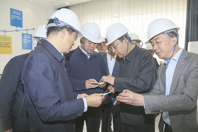 寧夏回族自治區黨委常委、副主席買(mǎi)彥州一行到萬(wàn)基控股集團調研