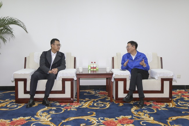 中國進(jìn)出口銀行河南省分行黨委委員、副行長(cháng)陳卓一行 到萬(wàn)基控股集團調研