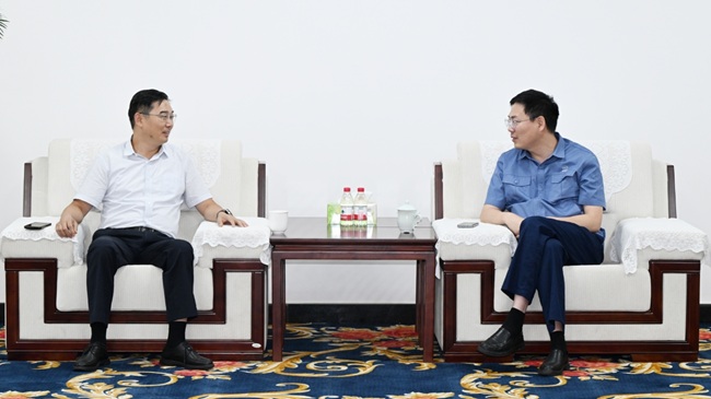 建設銀行洛陽(yáng)分行行長(cháng)張顏君一行到萬(wàn)基控股集團調研