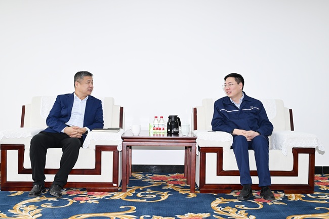 交通銀行洛陽(yáng)分行黨委書(shū)記、行長(cháng)齊延兵到萬(wàn)基控股集團調研